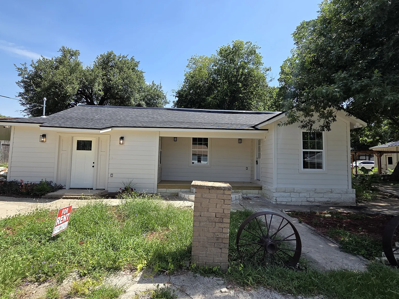 3 bed, 2043 sqft, $1,700 — Photo 1