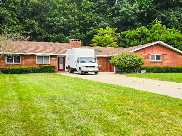 4334 Laurel Dr, Saint Joseph, MI 49085