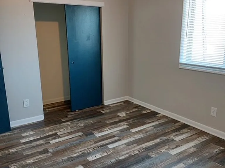 2250 S Oliver Ave — Photo 48