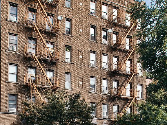 5th image of 383 S 3rd St APT 20