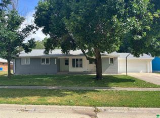 1511 E 3rd St, Sheldon, IA 51201