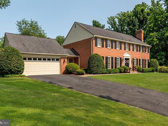 2nd image of 1171 Huntover Ct