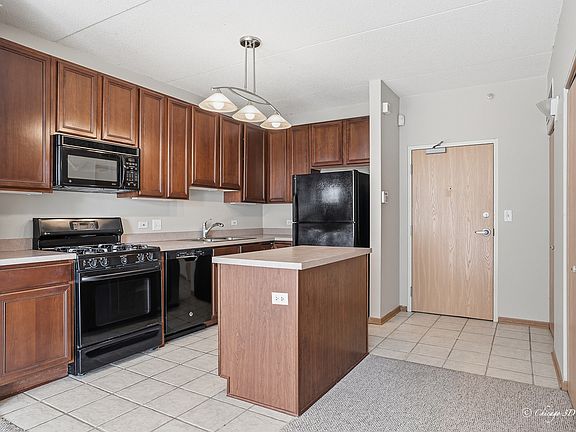 4th image of 515 Main St APT 507