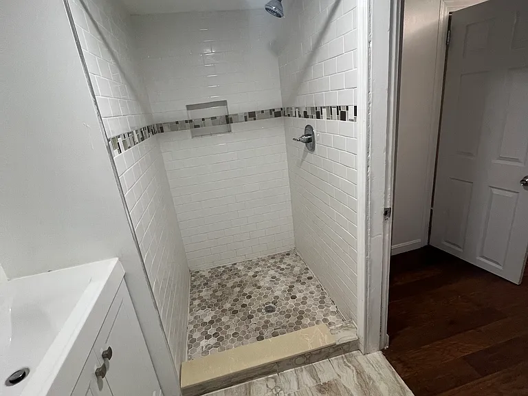 52 Essex St — Photo 8