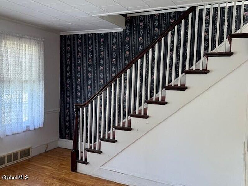 4th image of 29 Russell Avenue