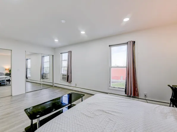 708 Garfield Avenue image 25 of 32