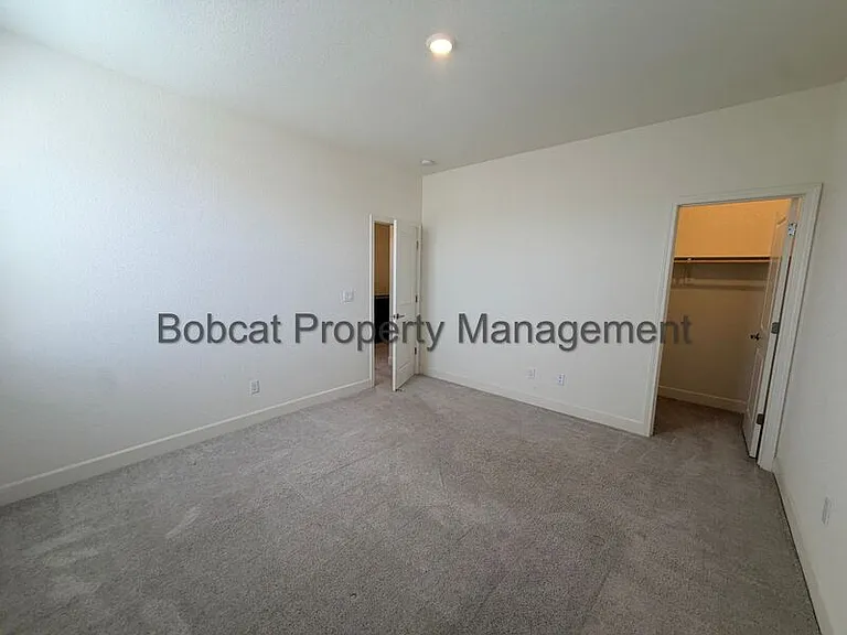 1751 Boundary Peak St — Photo 33