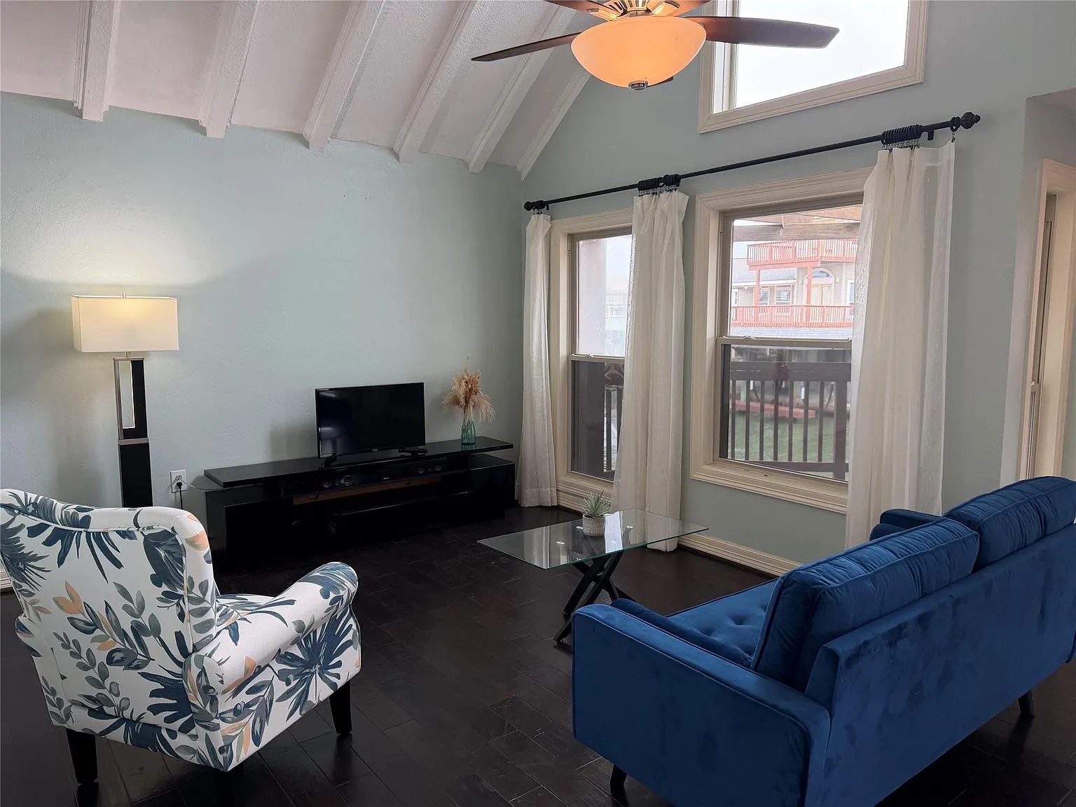 4 bed, 4.0 bath, 2152 sqft, $3,800 — Photo 4