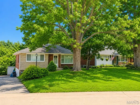 9723 Graystone Ter, Saint Louis, MO 63119