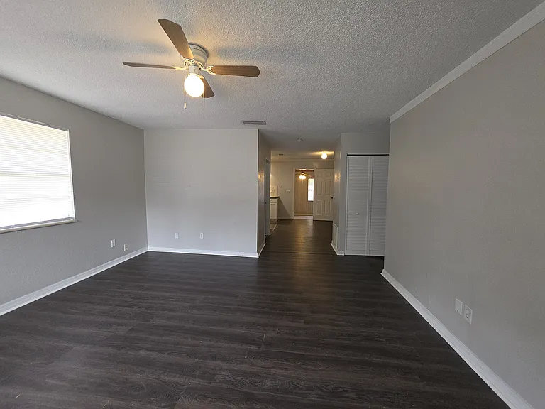 843 Grove Ave — Photo 5