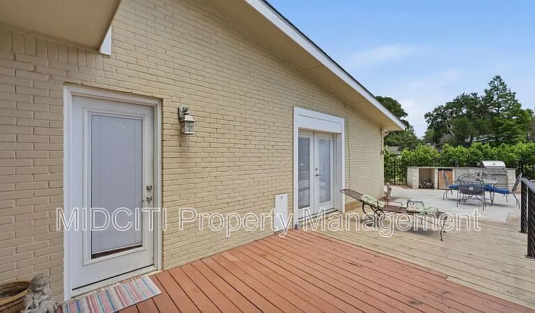 156 Trelawney St — Photo 45