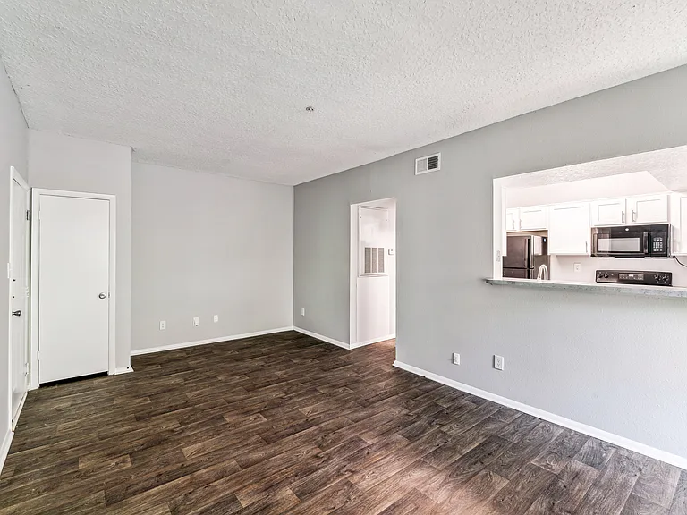 Waterford Creek Apartments — Photo 21