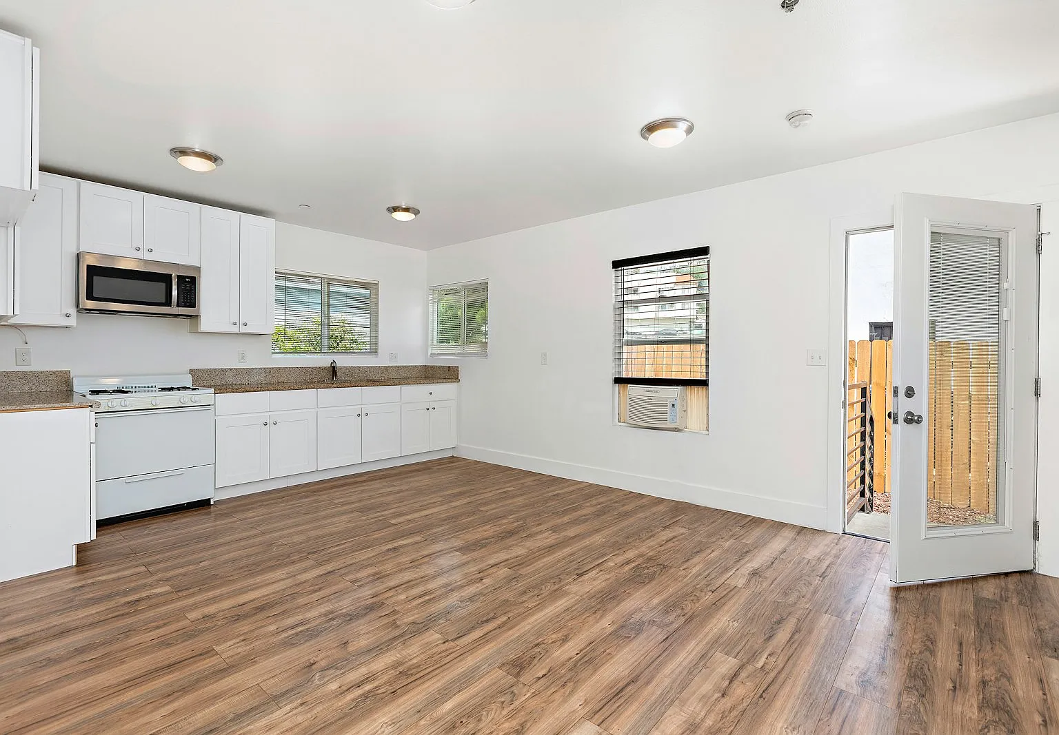 5344 Huntington Drive South, Unit 1 — Photo 2