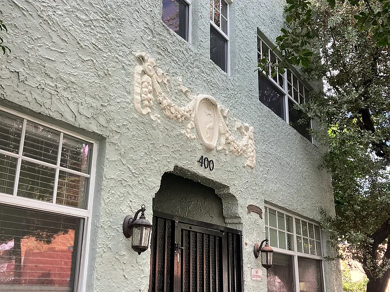 400 SW 10th Ave — Photo 6