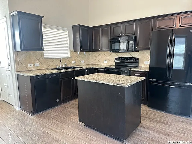 3 bed, 2.5 bath, 1555 sqft, $1,700 — Photo 3