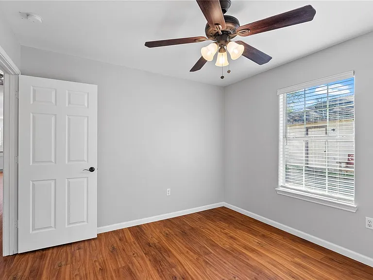 804 Avenue B — Photo 18