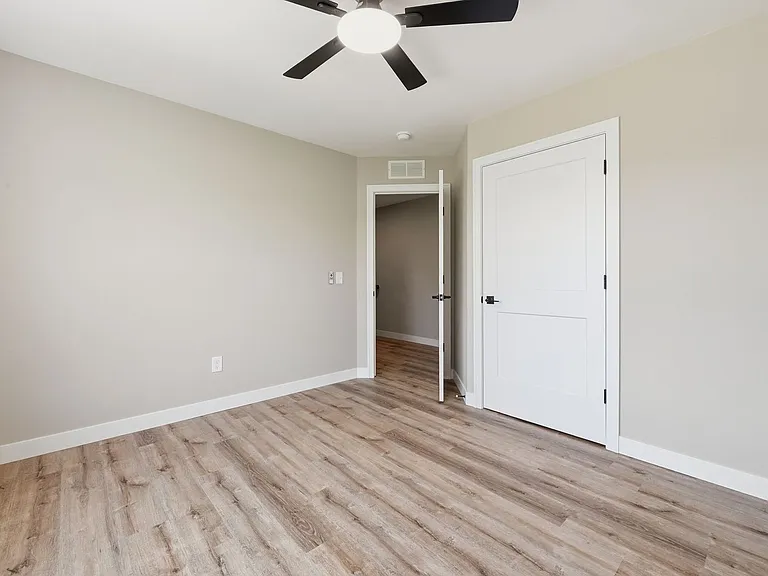 4728 Walworth Ave — Photo 17