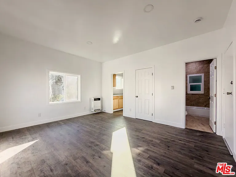 908 S Normandie Ave #16 — Photo 12