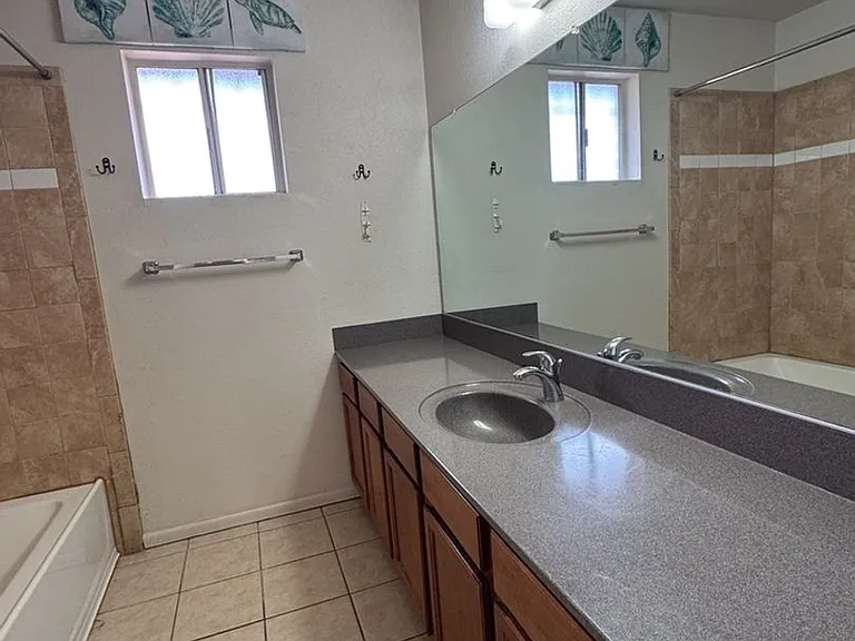 1281 N Catalina Dr — Photo 21