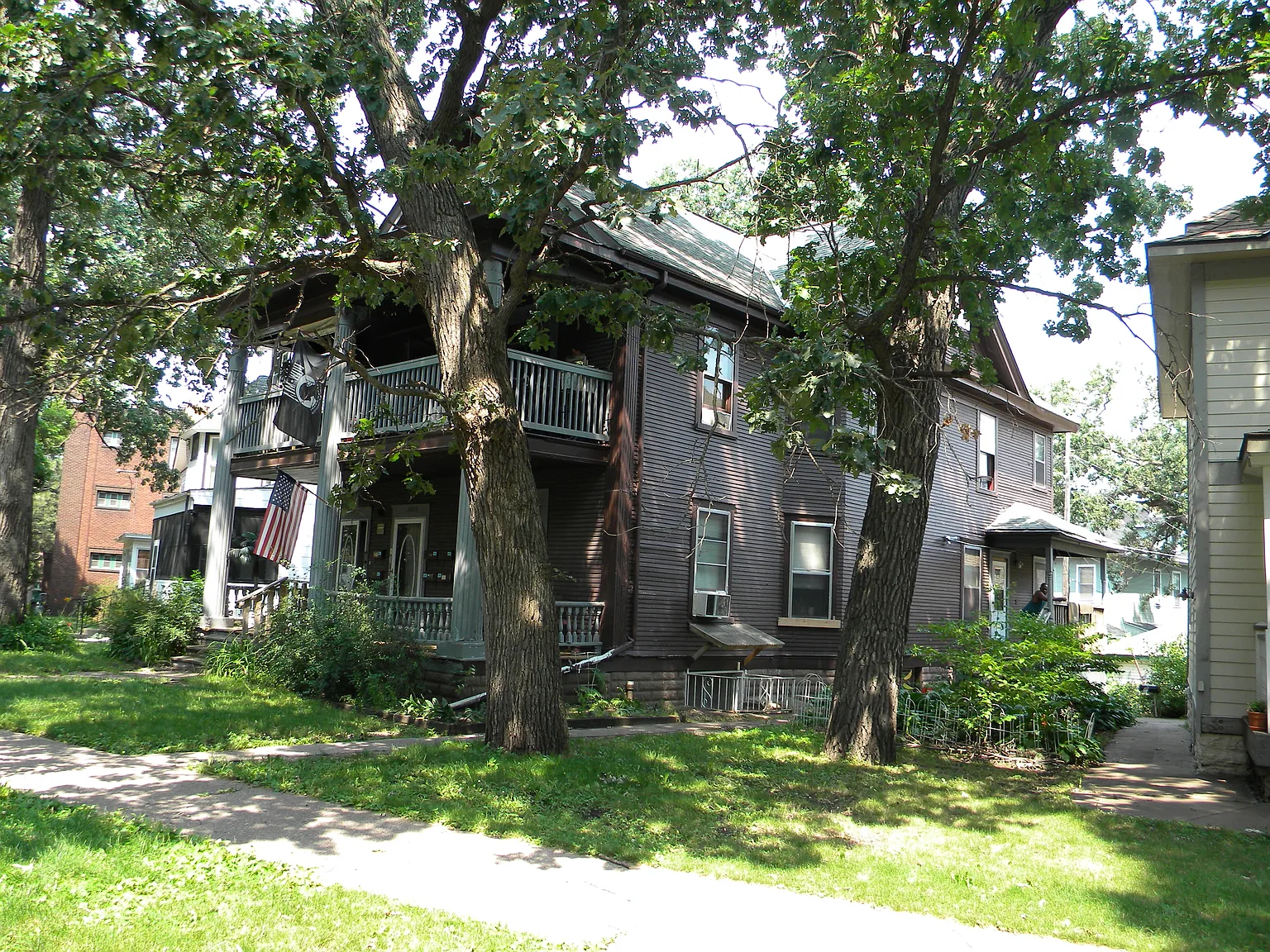 4 bed, $1,800 — Photo 2