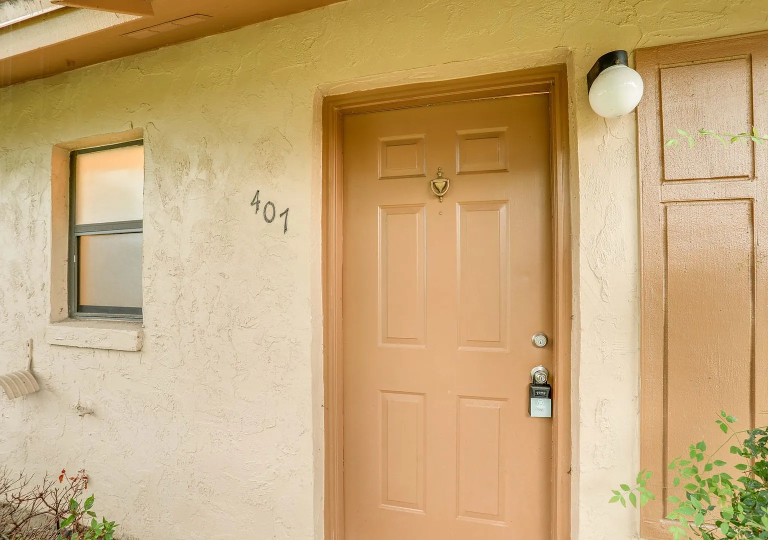 407 Douglas Way — Photo 3