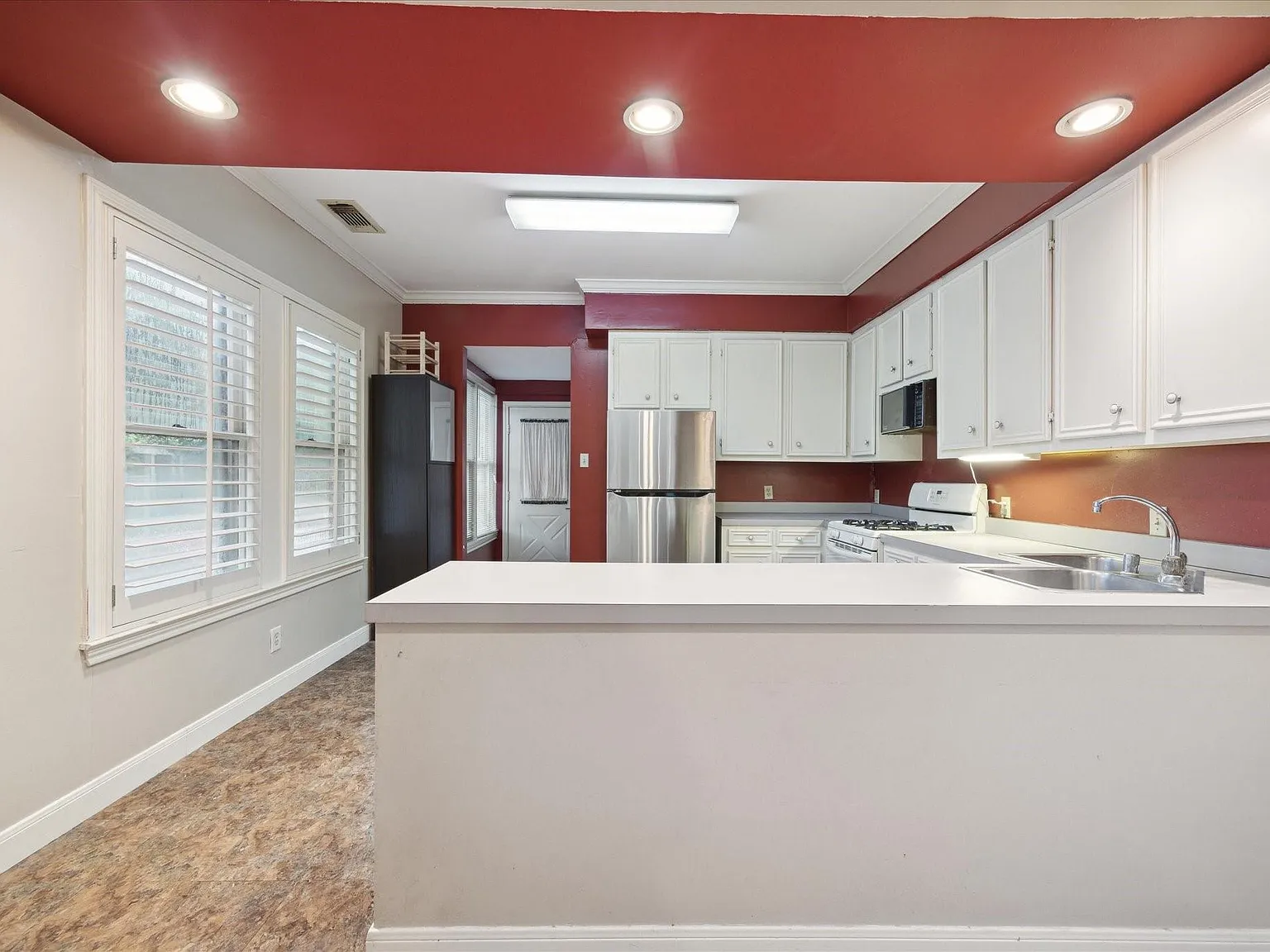 2 bed, 2.0 bath, 1698 sqft, $2,600 — Photo 3