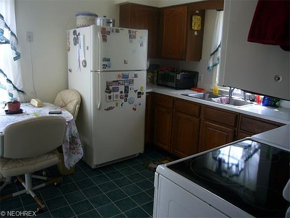 4th image of 338 Mission Dr