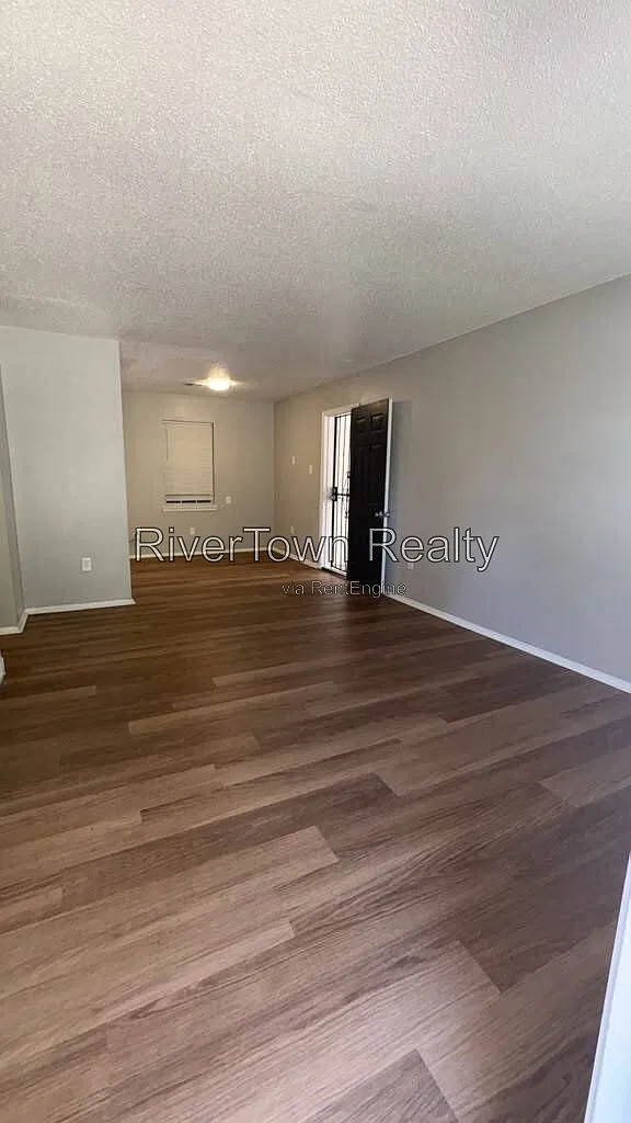 3 bed, 1.0 bath, 950 sqft, $1,195 — Photo 3