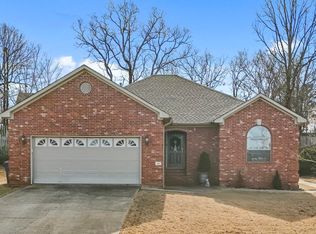 34 W Point Dr, Maumelle, AR 72113