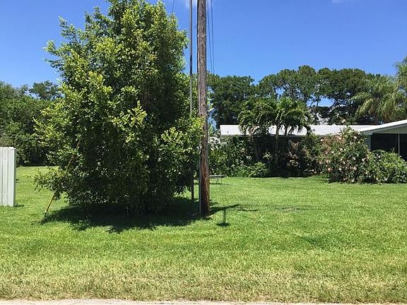 3rd image of 1299 SW Ibis St