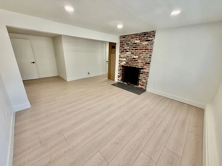 7407 SW 36th Ave — Photo 27