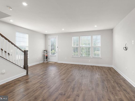 5th image of 1800 Briscoe Ln