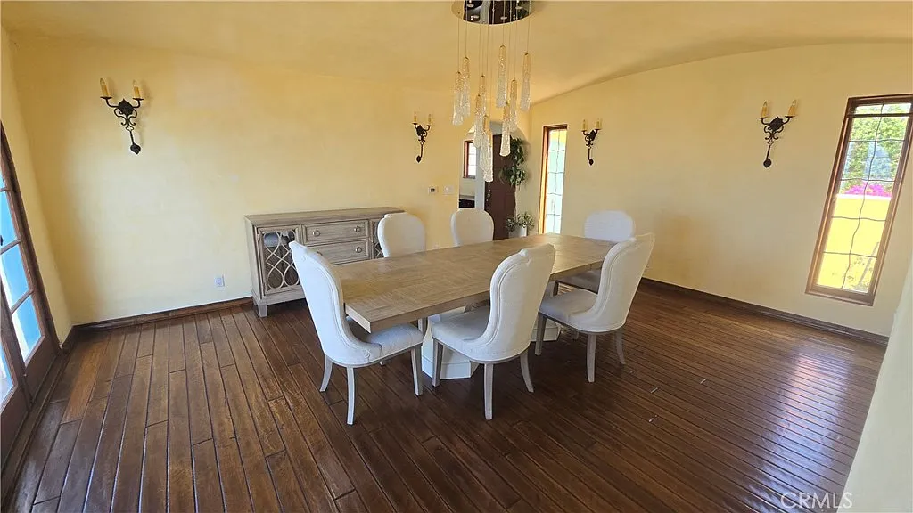 4 bed, 3998 sqft, $17,500 — Photo 4