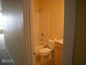 5th image of 1723 NW Harbor Ave #15