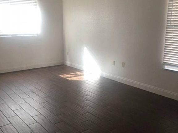 2nd image of 1317 Los Robles Blvd