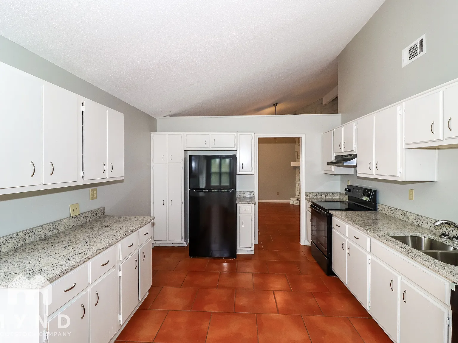 3 bed, 2.0 bath, 1147 sqft, $1,390 — Photo 3