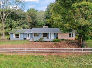 346 Calhoun Rd, Waynesville, NC 28786