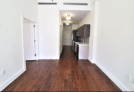3rd image of 68 Livingston St APT 2D