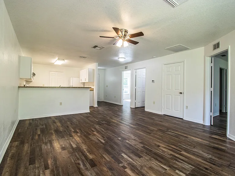 1600 E Hooker St — Photo 12