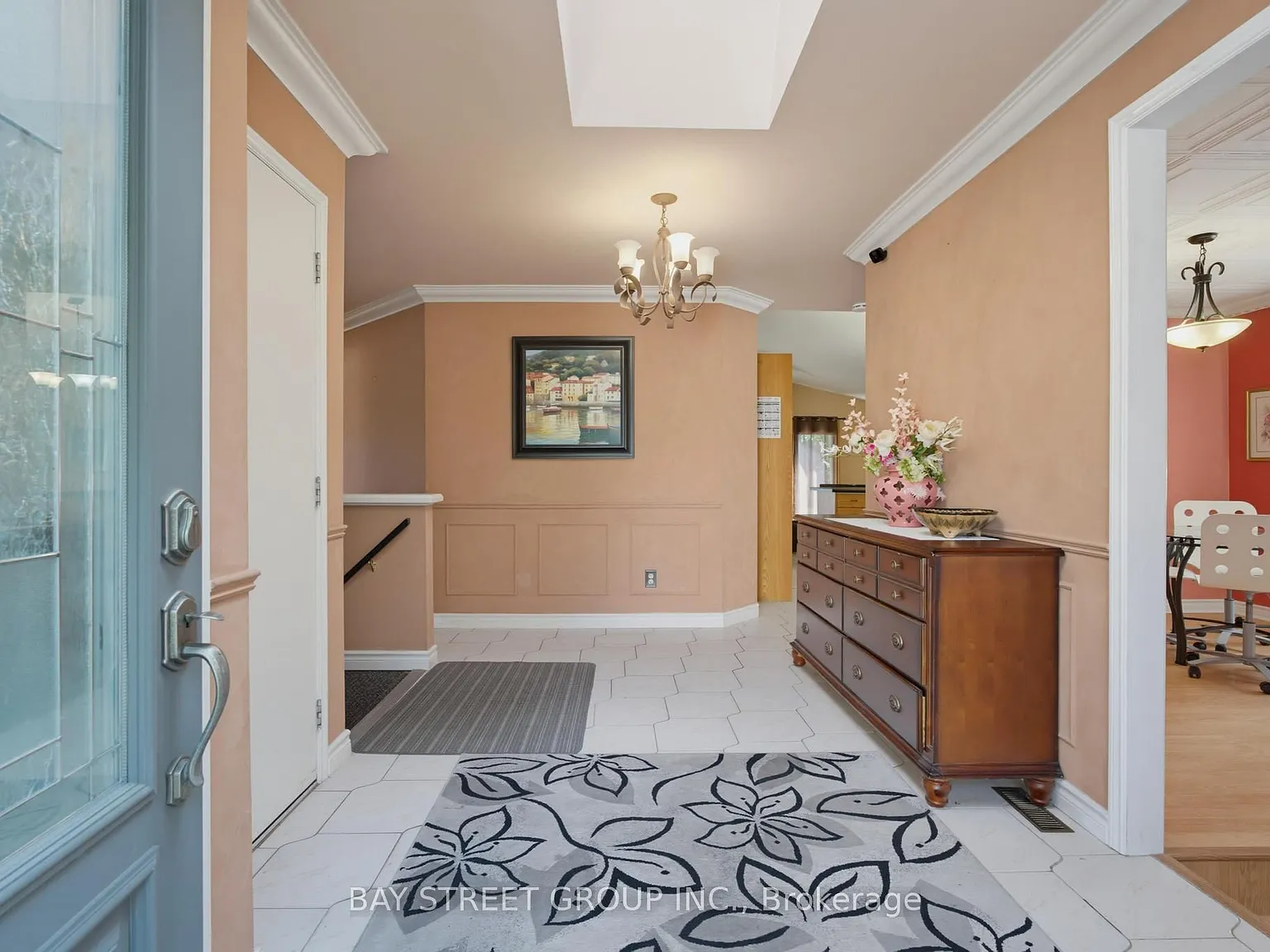 4 bed, $2,800 — Photo 2