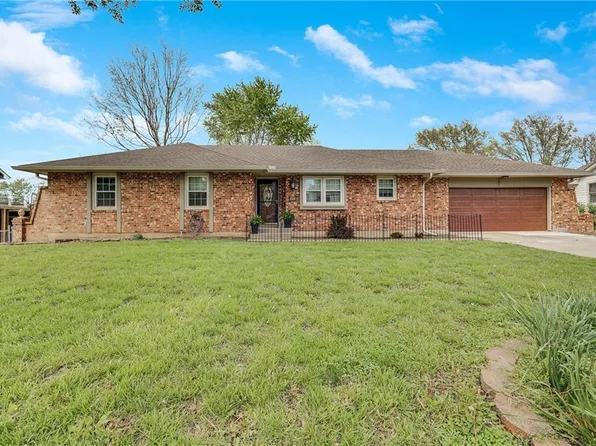 610 W Buena Vista Dr, Raymore, MO 64083