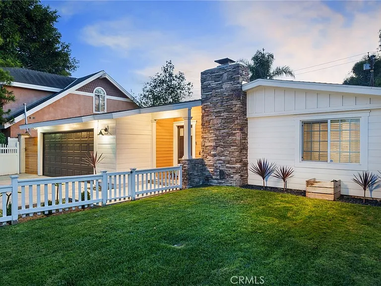 2273 Columbia Dr — Photo 3