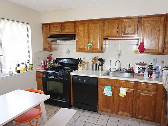 2nd image of 132 Hampshire Dr