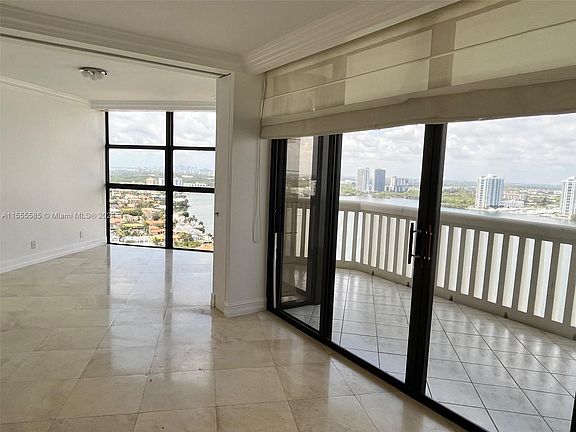 4th image of 1000 W Island Blvd APT 2711