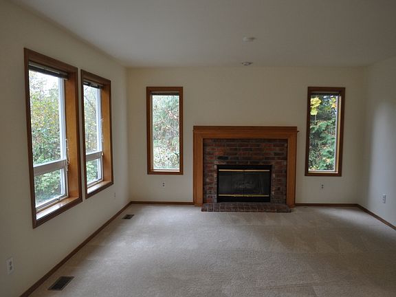 4th image of 11525 188th St SE
