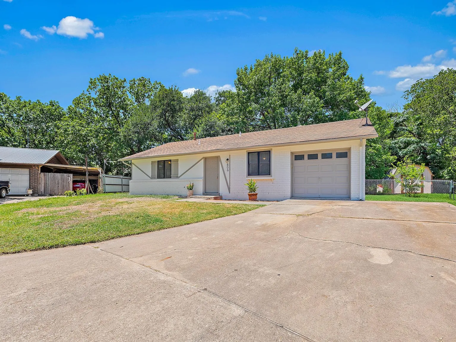 3 bed, 2.0 bath, 963 sqft, $2,100 — Photo 3