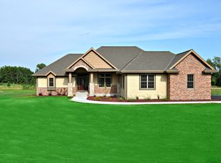 W190N12644 Dandee Dr, Richfield, WI 53076