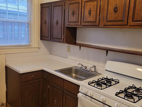 5th image of 652 Morris St #1