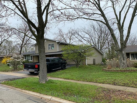 2nd image of 704 N Pinecrest Rd