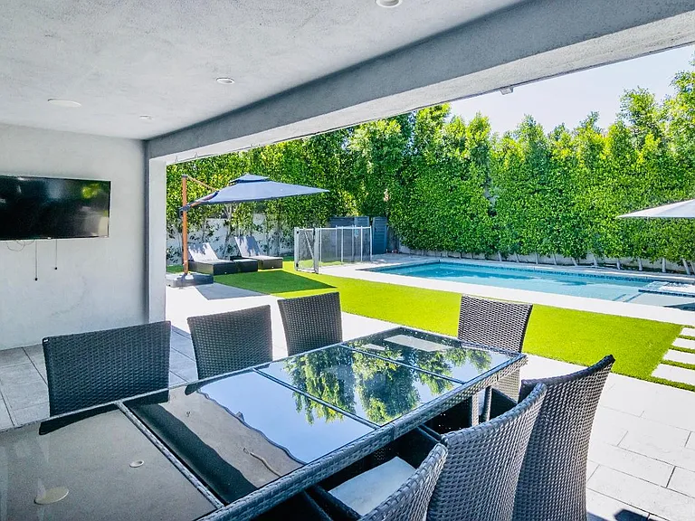 5657 Wilkinson Ave — Photo 11